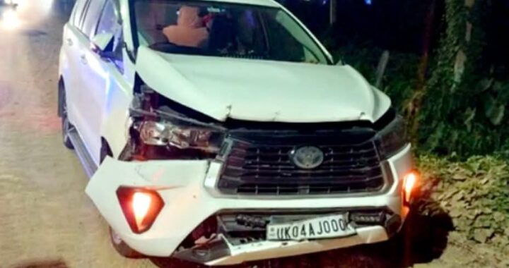 उत्तराखंड : हाईवे पर दुर्घटना का शिकार हुए पूर्व मुख्यमंत्री हरीश रावत, बाल बाल बची जान