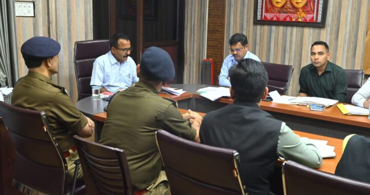 हल्द्वानी :(बड़ी खबर) DM रयाल के सभी SDM, तहसीलदार को निर्देश, राजस्व वादों का निस्तारण, वसूली नोटिस और अवैध शराब पर लगाम लगे