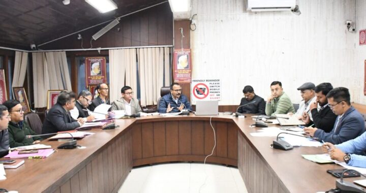 नैनीताल :(बड़ी खबर) DM रयाल अधिकारियों से बोले, काम समय पर और गुणवत्तापूर्ण होना चाहिए