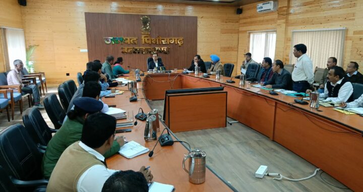 उत्तराखंड में यहाँ डीएम ने लापरवाह अधिकारियों पर की कार्रवाई