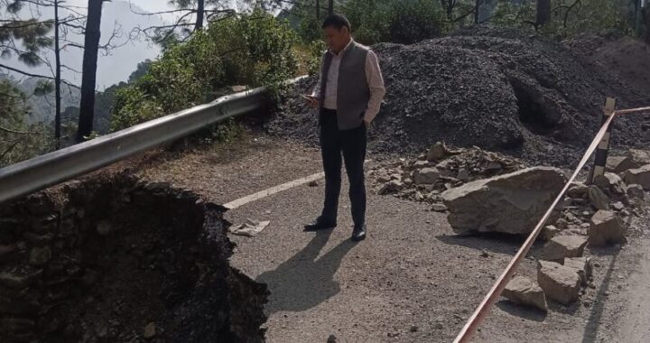 उत्तराखंड: कोटाबाग में आपदा कार्यों का अपर जिलाधिकारी ने किया निरीक्षण