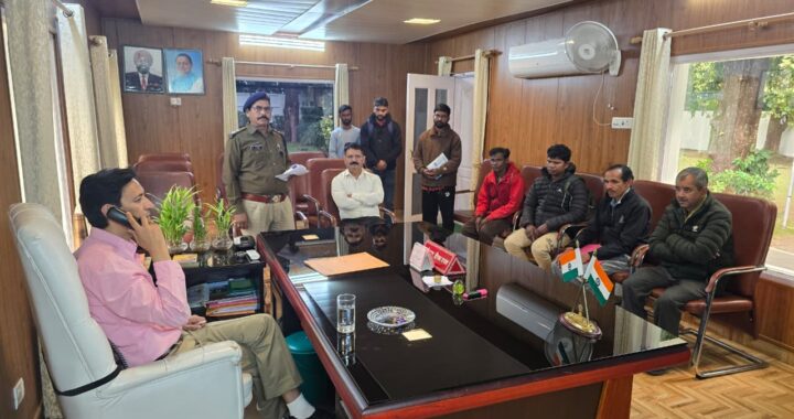 उत्तराखंड: बिना लाइट चल रहे ई-रिक्शा चालकों पर कुमाऊं आयुक्त ने की सख्त कार्रवाई