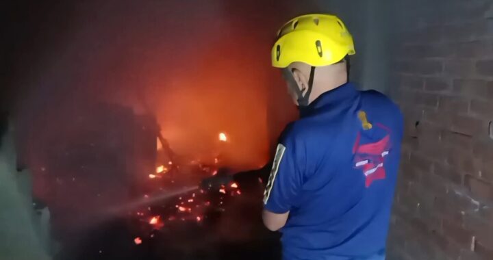 उत्तराखंड: यहां तंबाकू गोदाम में भीषण आग, झुलसकर एक युवक की मौत