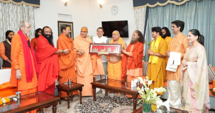 देश के महान संतों ने मुख्यमंत्री धामी को दी देवभूमि के धर्म-संरक्षक की उपाधि
