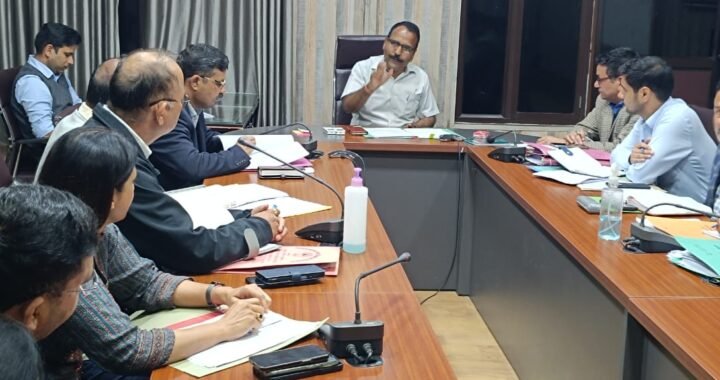 हल्द्वानी :(बड़ी खबर) DM रयाल का ADB के अधिकारियों को निर्देश, दुगनी क्षमता से करें काम, जनता को परेशानियों को जल्द करें दूर