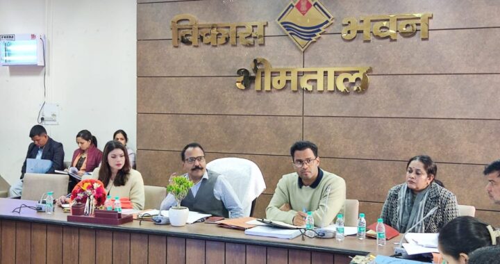 नैनीताल:  DM रयाल ने अधिकारियों को लगाई फटकार, ग्रामीण सड़कों में ढिलाई बर्दाश्त नहीं, अधिकारियों को चेतावनी