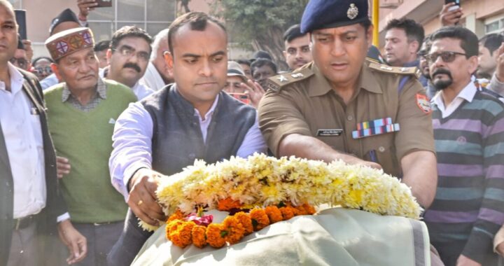 हरिद्वार: राज्य आंदोलन के महानायक दिवाकर भट्ट के सम्मान में CM धामी का आदेश—हरिद्वार के सभी सरकारी कार्यालय बंद