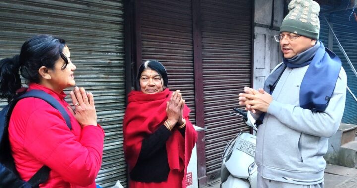 नैनीताल : सीएम धामी ने नैनीताल में मॉर्निंग वॉक के दौरान जनता से की मुलाकात
