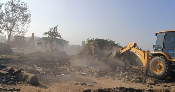 उत्तराखंड : यहां धामी सरकार के बुलडोजरों ने ध्वस्त किया सरकारी भूमि पर अतिक्रमण
