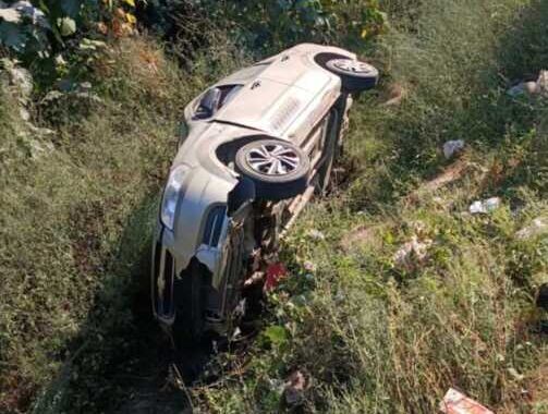 हल्द्वानी :(बड़ी खबर) यहां कार गोवंश से  टकराने के बाद अनियंत्रित होकर खाई में गिर गयी