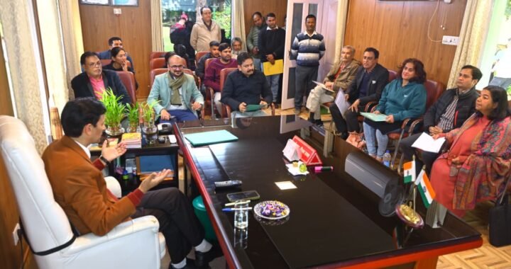 उत्तराखंड: कमिश्नर दीपक रावत की जनसुनवाई में भूमि विवाद और धोखाधड़ी के मामलों का त्वरित समाधान