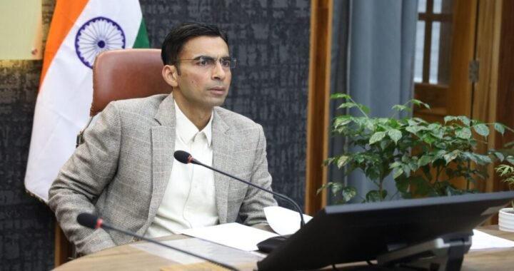 देहरादून :(बड़ी खबर) यहां DM की सख्ती इन अधिकारियों को आपराधिक नोटिस जारी