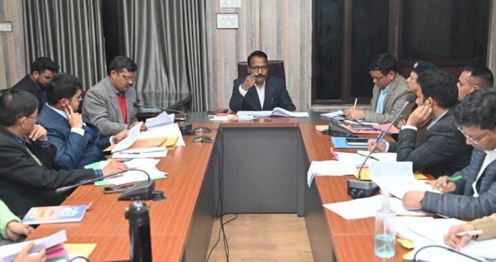 हल्द्वानी :(बड़ी खबर) लक्ष्य के अनुरूप राजस्व वसूली हो, कम वसूली करने वाले का वेतन रोका जाए : DM