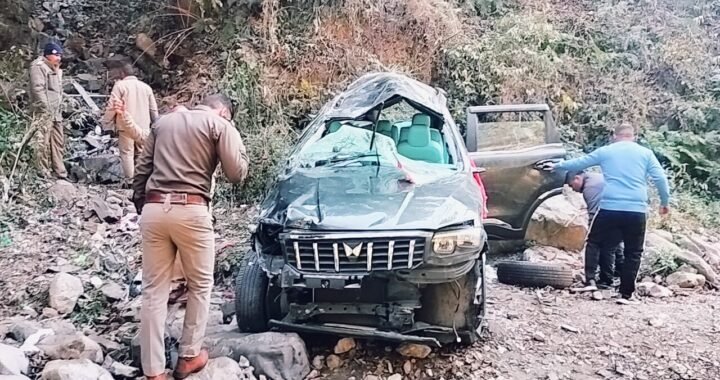 नैनीताल :(बड़ी खबर) यहां दर्दनाक हादसा, स्कॉर्पियो खाई में गिरी तीन की मौत