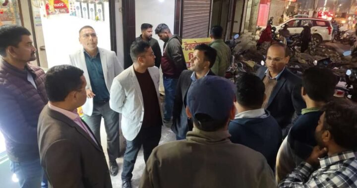 हल्द्वानी : पटेल चौक पर सड़क चौड़ीकरण का काम शुरू, अतिक्रमणकारियों को चेतावनी