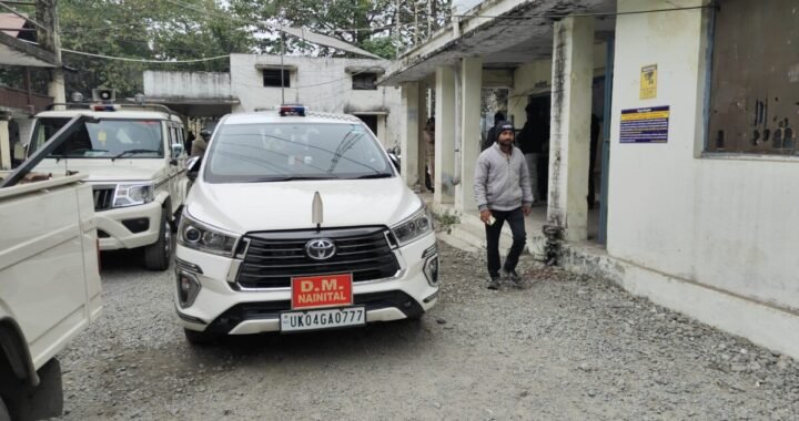 हल्द्वानी: तहसील में डीएम ने मारा छापा, मचा हड़कंप