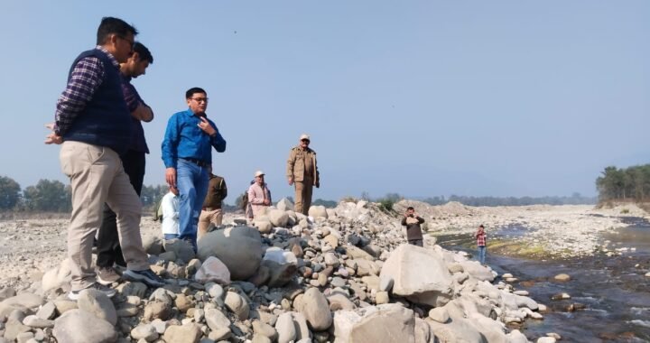 उत्तराखंड: नंधौर नदी के पांचों गेटों से खनन शुरू, अपर जिलाधिकारी ने किया स्थलीय निरीक्षण