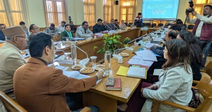 हल्द्वानी :(बड़ी खबर) कृषि मंत्री सवाल पूछते रहे, अधिकारी बगल में  झांकते रहे