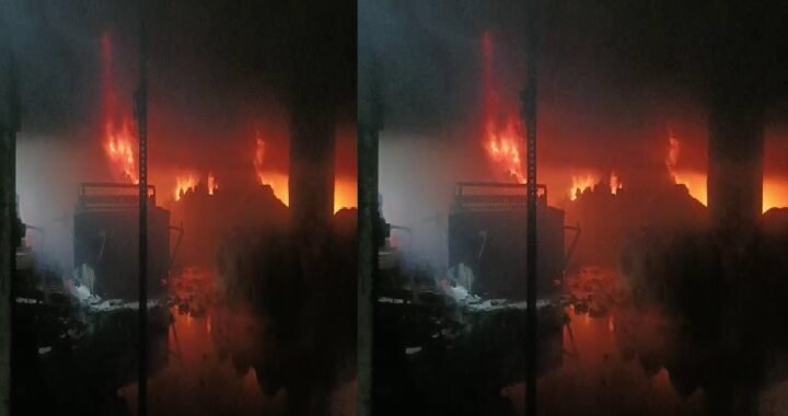 उत्तराखंड: यहाँ फैक्ट्री मे लगी भीषण आग, धुएं और लपटों ने इलाके में फैलाई दहशत