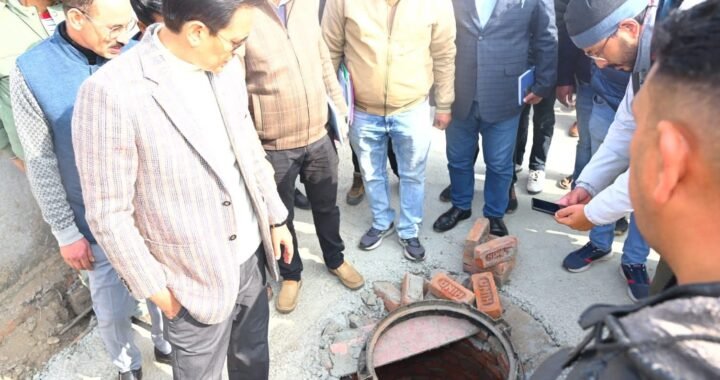 हल्द्वानी : आयुक्त बोले प्रोजेक्ट मैनेजर से… लगता है आपका मन नहीं लग रहा है यहां… कहीं और भेजना पड़ेगा