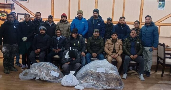 नैनीताल में तस्करी का बड़ा मामला! गुलदार की 2 खाल व हड्डियों के साथ तस्कर गिरफ्तार