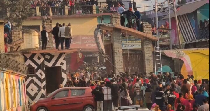 उत्तराखंड: प्रशासन ने त्रिभुवन चौहान सहित 52 लोगों के खिलाफ दर्ज किया मुकदमा, गुंडा एक्ट में भी कार्रवाई की कही बात