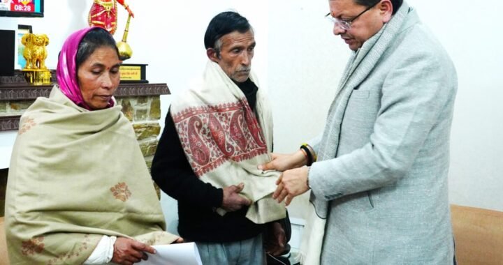 मुख्यमंत्री पुष्कर सिंह धामी ने अंकिता भंडारी के माता-पिता से की मुलाकात