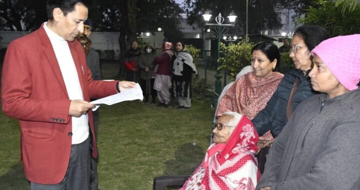 हल्द्वानी :(बड़ी खबर) जनता के अधिकारी है IAS दीपक रावत, देर रात तक करते है जन सुनवाई