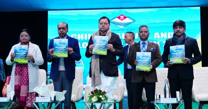 उत्तराखंड: सीएम धामी ने अधिकारियों को दी काम करने की नई रणनीति