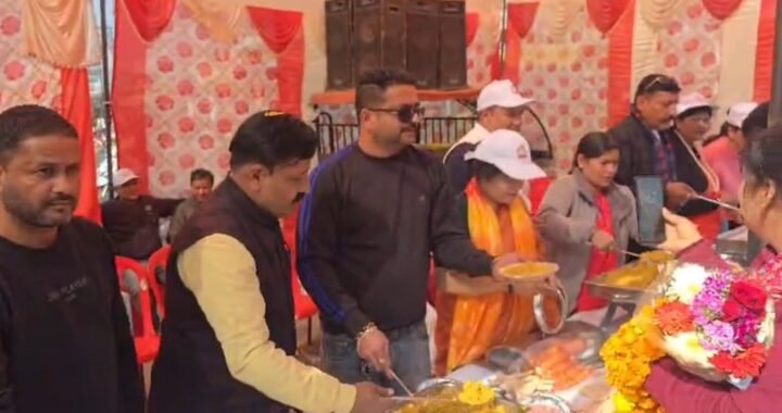 उत्तराखंड: सशक्त एकता उद्योग व्यापार मंडल ने माघ मास पर भव्य खिचड़ी भोज का किया आयोजन