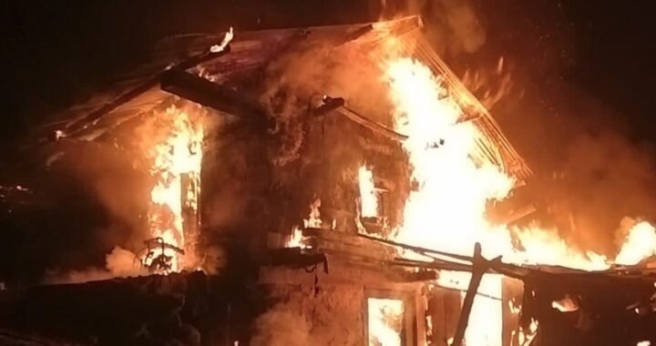 उत्तराखंड: शॉर्ट सर्किट से गुराड़ी गांव में भीषण आग, तीन परिवार हुए बेघर