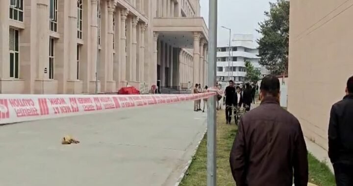 उत्तराखंड: देहरादून कोर्ट को मिली बम से उड़ाने की धमकी, परिसर खाली कराई गई