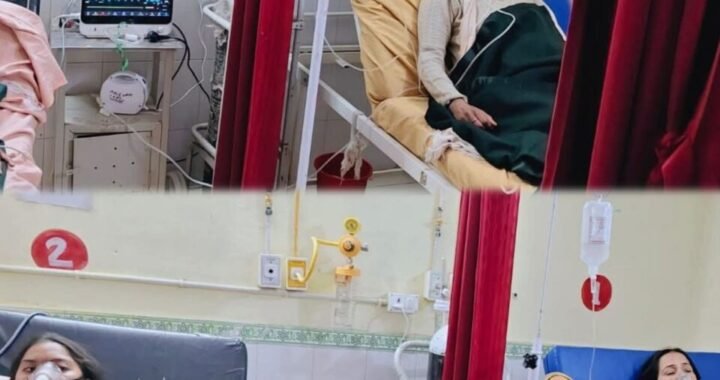 उत्तराखंड: यहां 8 छात्राओं संग शिक्षिका क्लास में बेहोशी की हालत में, मचा हड़कंप