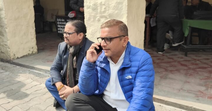 हल्द्वानी :(बड़ी खबर) SDM कोर्ट पर विधायक सुमित जमीन में बैठे