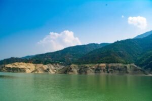 उत्तराखंड में दर्दनाक हादसा, मां की आंखों के सामने झील में समाया बच्चा