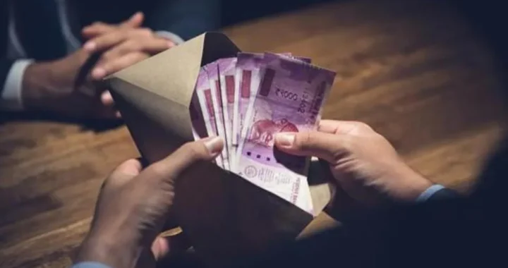 उत्तराखंड: यहां रिश्वत लेते पकड़ा गया भ्रष्टाचारी ASI, SSP ने भी लिया एक्शन