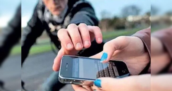 हल्द्वानी : यहां 15 मिनट में दो महिलाओं के मोबाइल हुवे पार