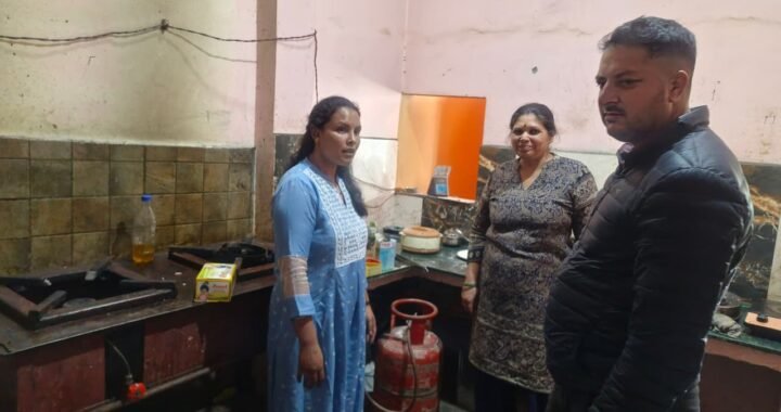 देहरादून : एलपीजी गैस कालाबाजारी पर जिला प्रशासन सख्त; गैस सिलेंडर की डिलीवरी केवल अनुबंधित वाहनो से ही