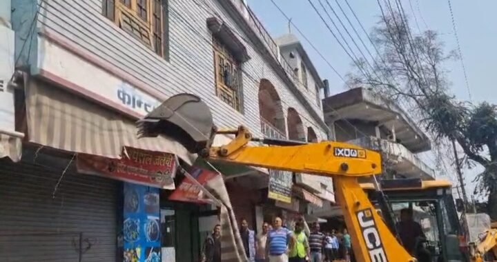 हल्द्वानी :(बड़ी खबर) ऊंचापुल अतिक्रमण, DM का चल गया चाबुक