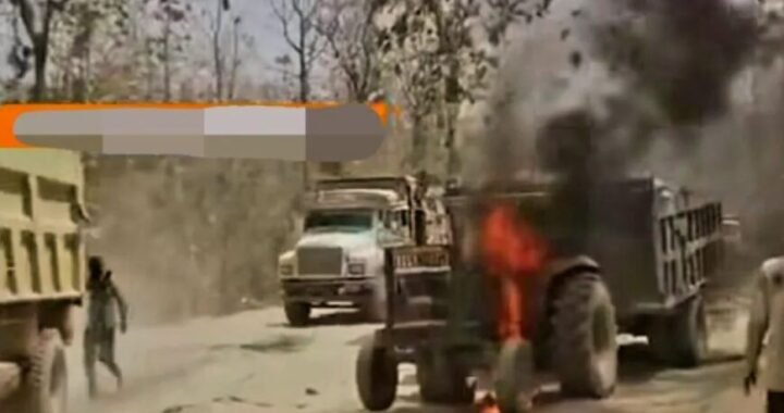 रामनगर में चलते ट्रैक्टर में लगी भीषण आग, धू-धू कर जला वाहन