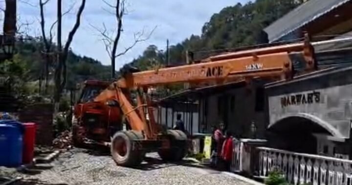 नैनीताल :(बड़ी खबर) IAS दीपक रावत के निर्देश पर जिला विकास प्राधिकरण की टीम द्वारा अतिक्रमण को किया ध्वस्त