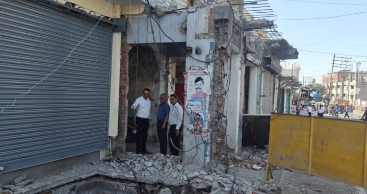 हल्द्वानी :(बड़ी खबर) मंगल पड़ाव–रोडवेज मार्ग चौड़ीकरण में आई तेजी, नगर मजिस्ट्रेट ने किया निरीक्षण