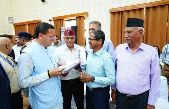 उत्तराखंड: जनसुनवाई में सीएम धामी सख्त, अधिकारियों को तुरंत काम के निर्देश