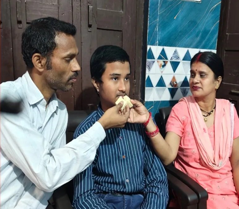 अक्षत गोपाल