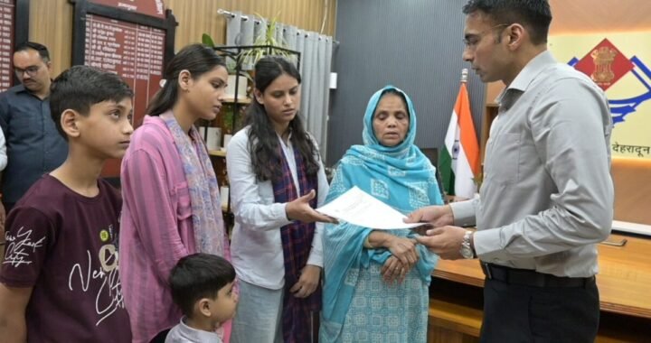 उत्तराखंड: पति-बेटी खो चुकी महिला…कर्ज में डूबी थी जिंदगी, फिर डीएम ने किया कुछ ऐसा!