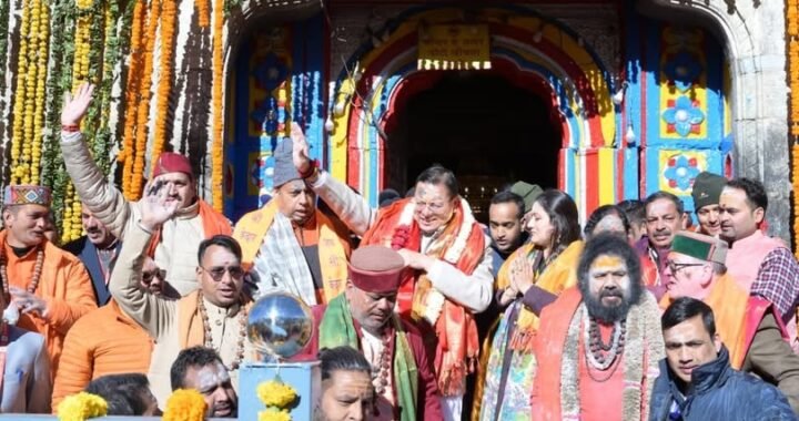 उत्तराखंड: केदारनाथ धाम के कपाट खुले, सीएम धामी ने पीएम मोदी के नाम से की पहली पूजा