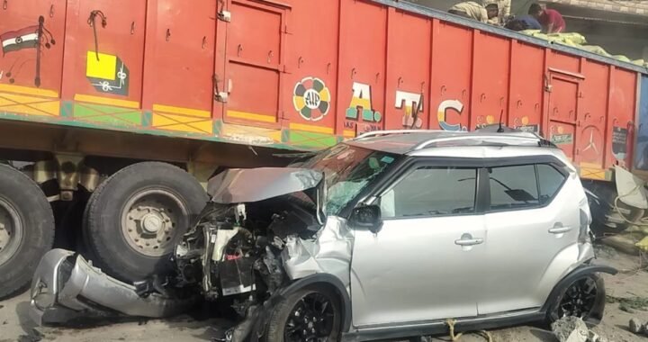 उत्तराखंड: यहाँ फिर हुआ बड़ा हादसा, ट्रक-कार की टक्कर के बाद पोल से भिड़ा ट्रक