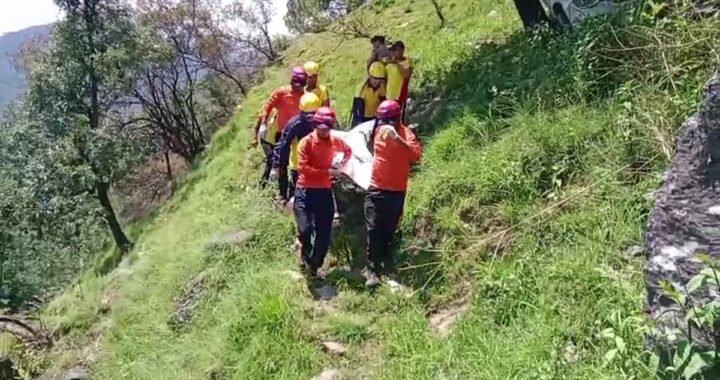 उत्तराखंड में बड़ा हादसा! परिवार को ले जा रही कार खाई में गिरी, 3 की मौत