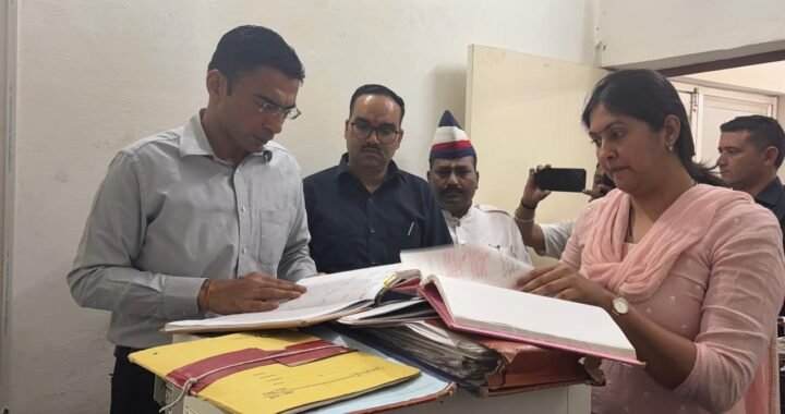 उत्तराखंड : (बड़ी खबर) DM के छापे में सब रजिस्टार कार्यालय का खुल गया खेल