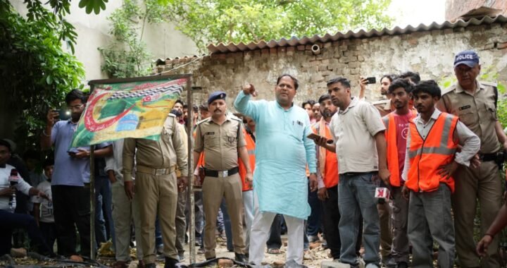 उत्तराखंड: यहां घर के अंदर अब्बू को दफनाकर बना डाली मजार, मेयर और अधिकारियों के उड़े होश